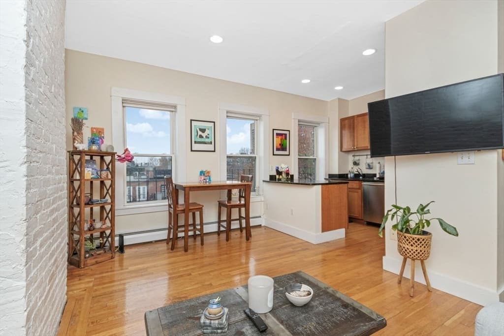 32 Yarmouth Street #D