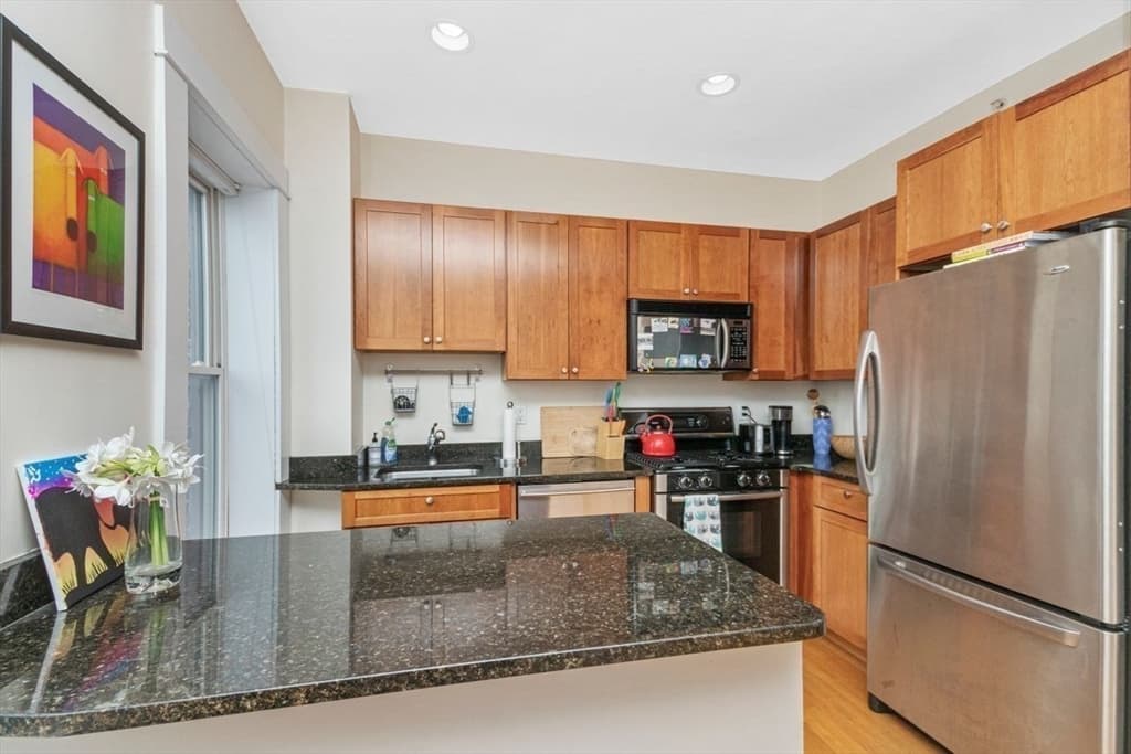 32 Yarmouth Street #D photo 5