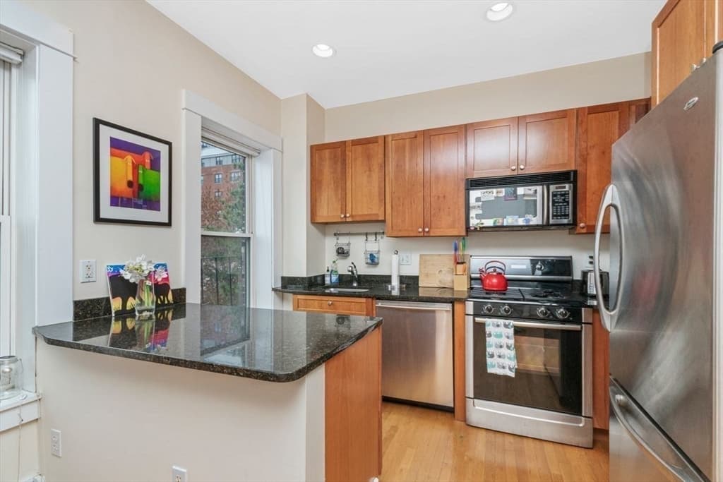32 Yarmouth Street #D photo 4