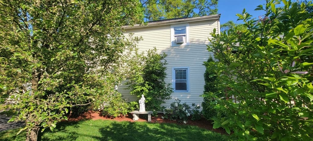 74 Mylod St photo 2