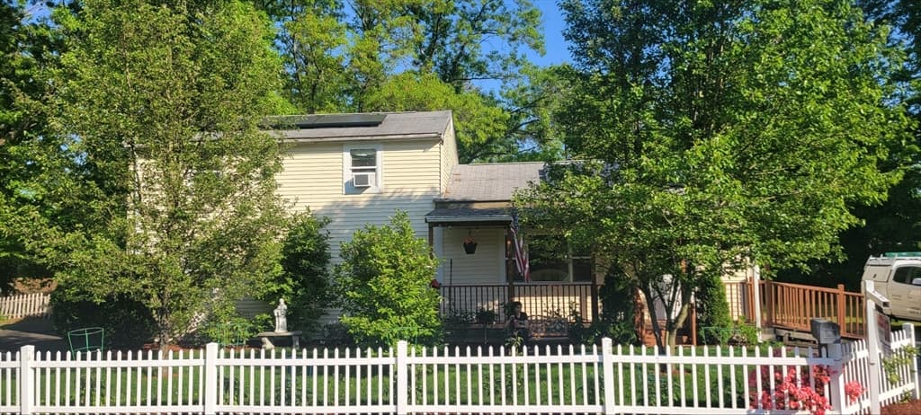 74 Mylod St photo 3
