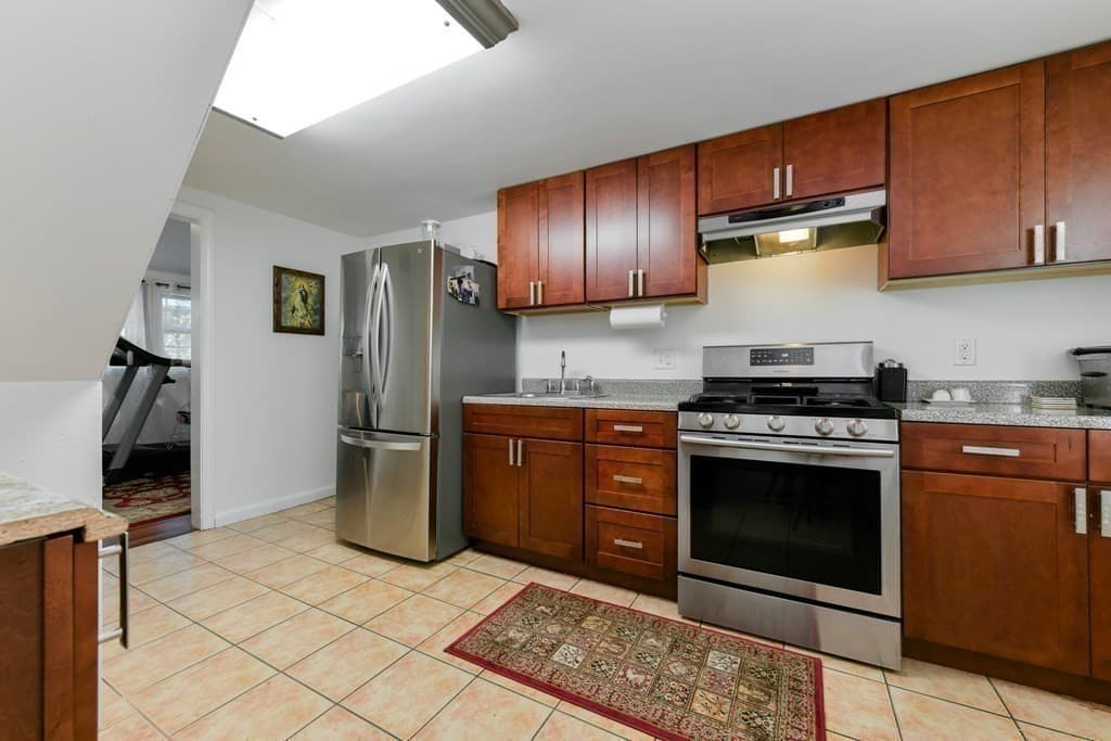 74 Mylod St photo 5