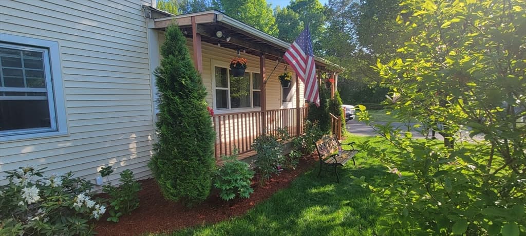 74 Mylod St photo 4