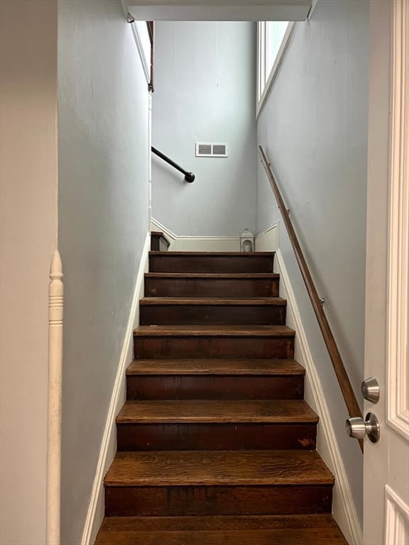 70 Sherman St. photo 3