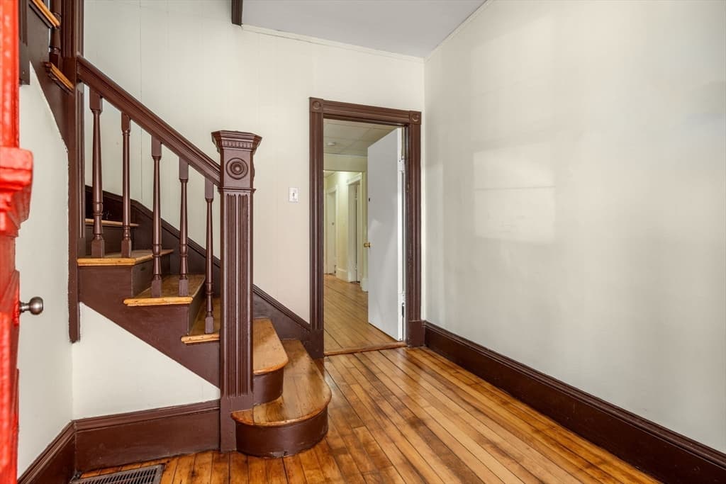 10 Royal St photo 3