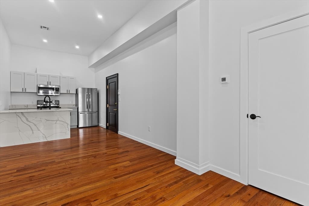 280 Essex Street #201 photo 2