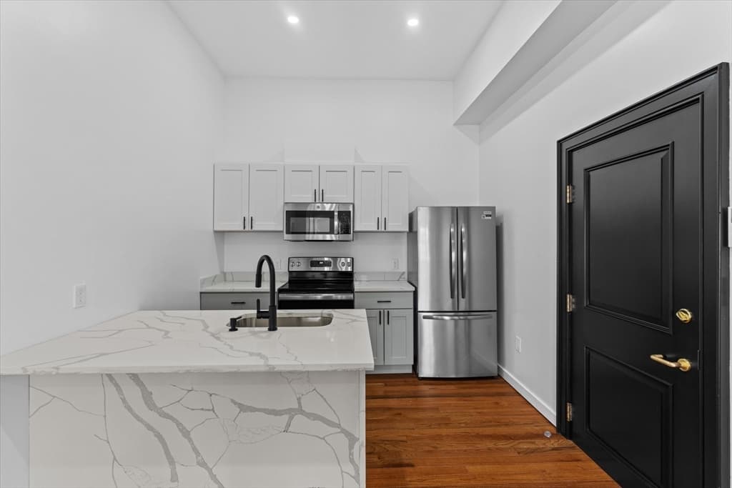 280 Essex Street #201