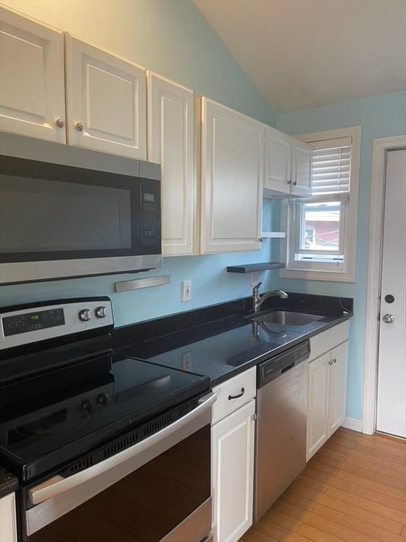 321-325 Meridian St #9