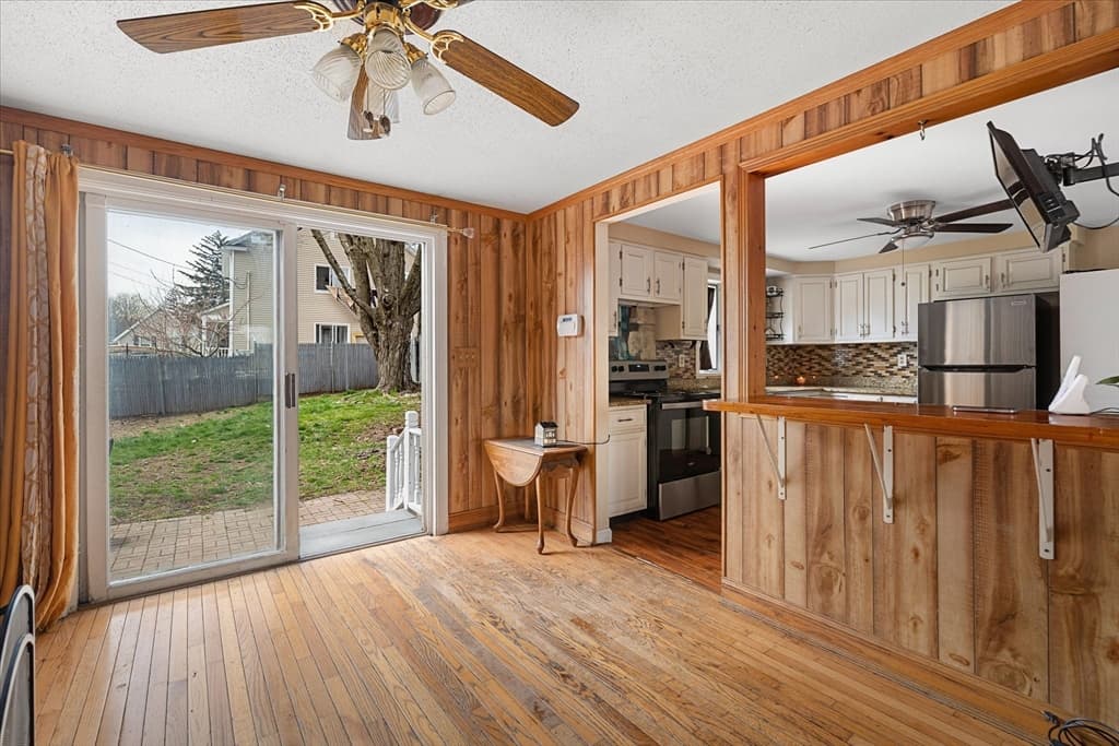 14 Topsfield Rd photo 5