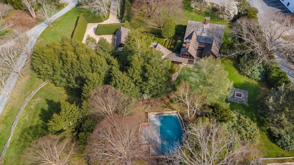 638 Bay Road photo 2