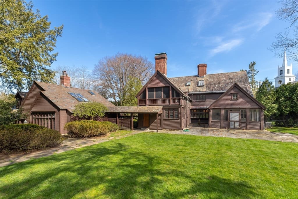 638 Bay Road photo 3