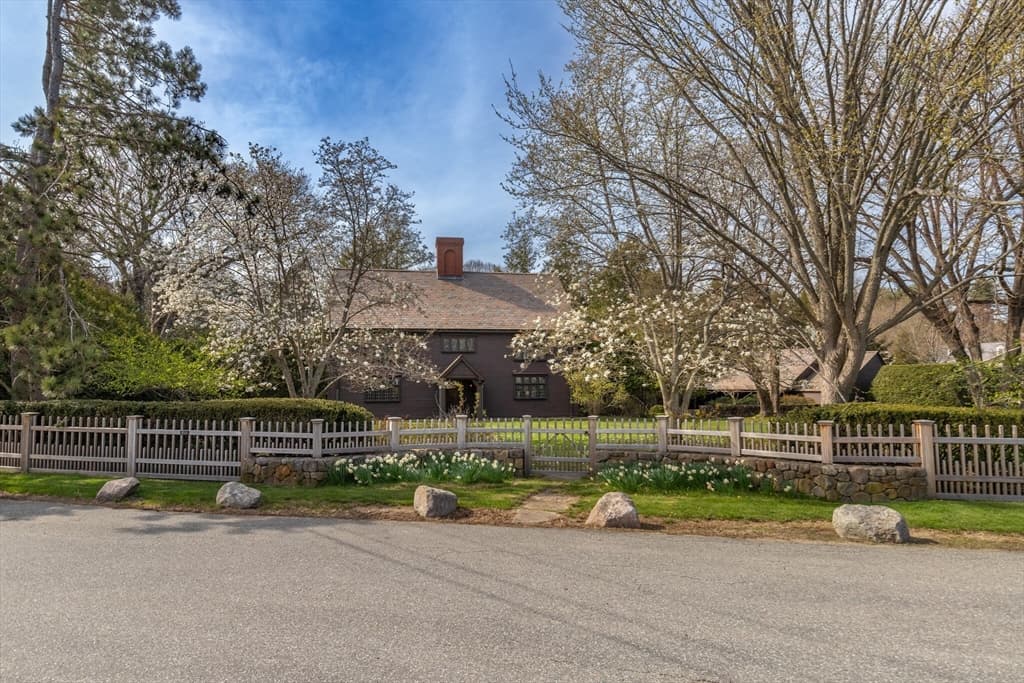 638 Bay Road