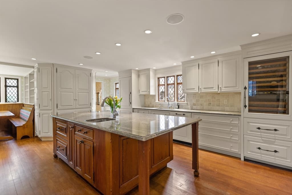638 Bay Road photo 5
