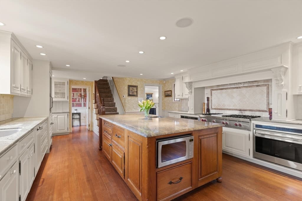 638 Bay Road photo 4