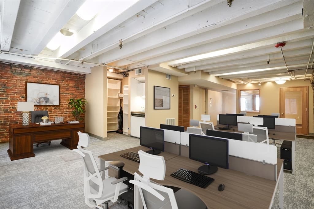 232 Commercial St #C photo 2