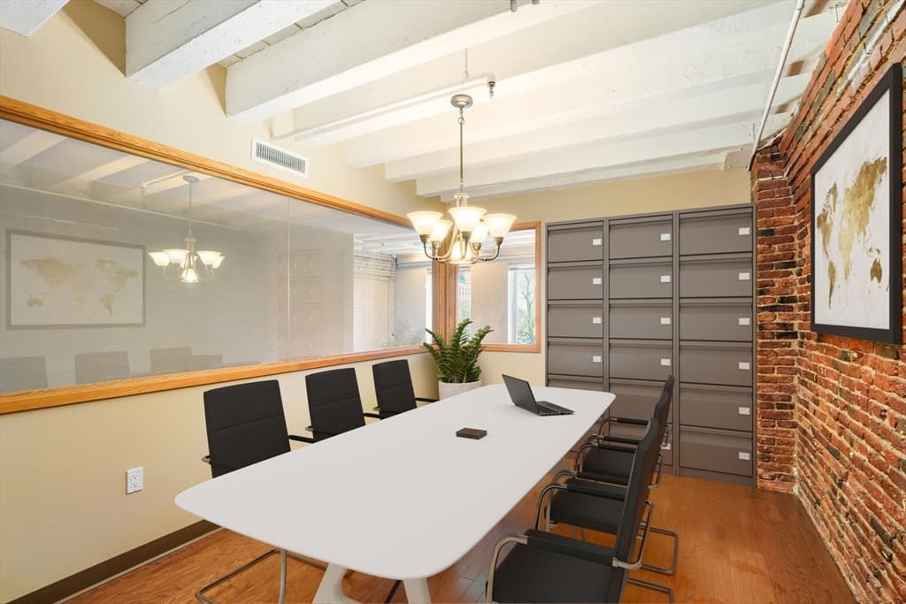 232 Commercial St #C photo 3