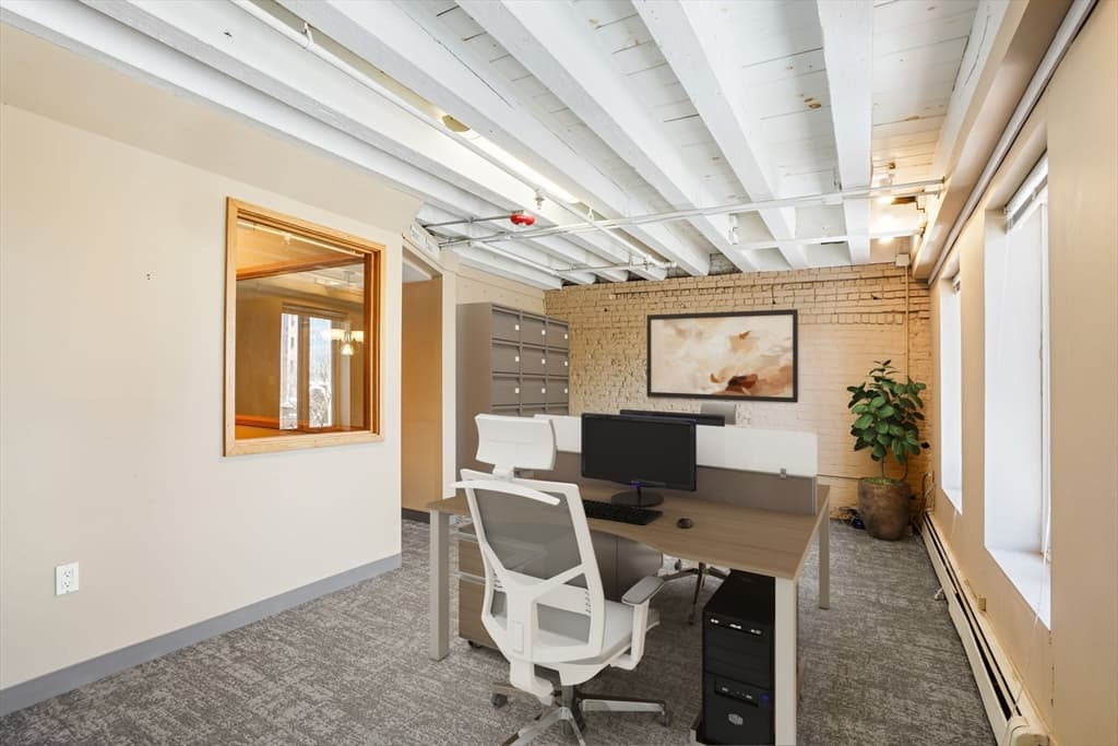 232 Commercial St #C photo 4