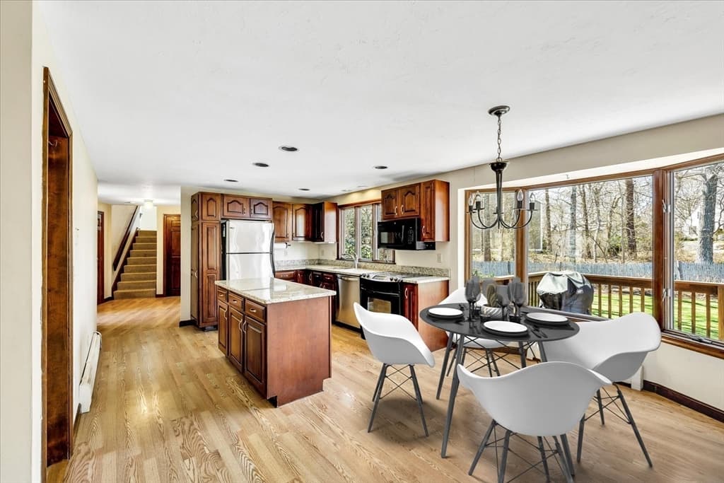 24 Fiddlers Cove Rd photo 3