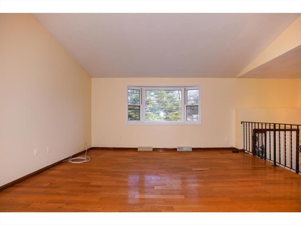 367 Cambridge St photo 5
