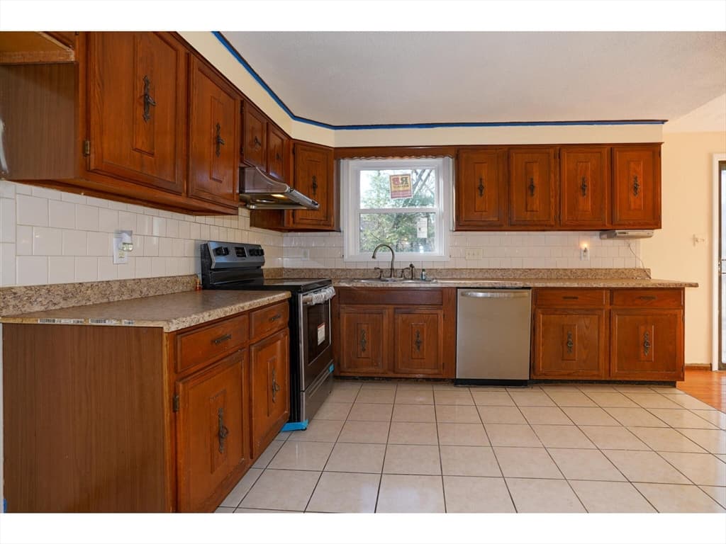 367 Cambridge St photo 4