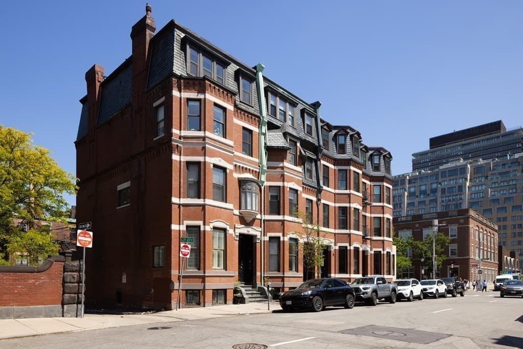 32 Fairfield Street #1 photo 2