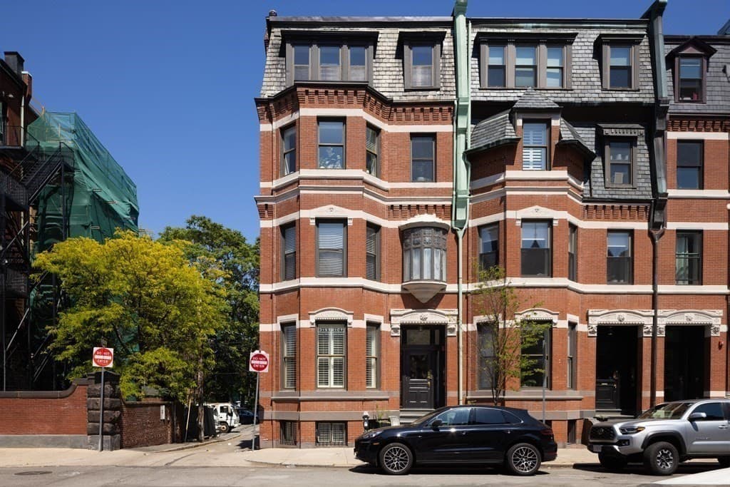 32 Fairfield Street #1