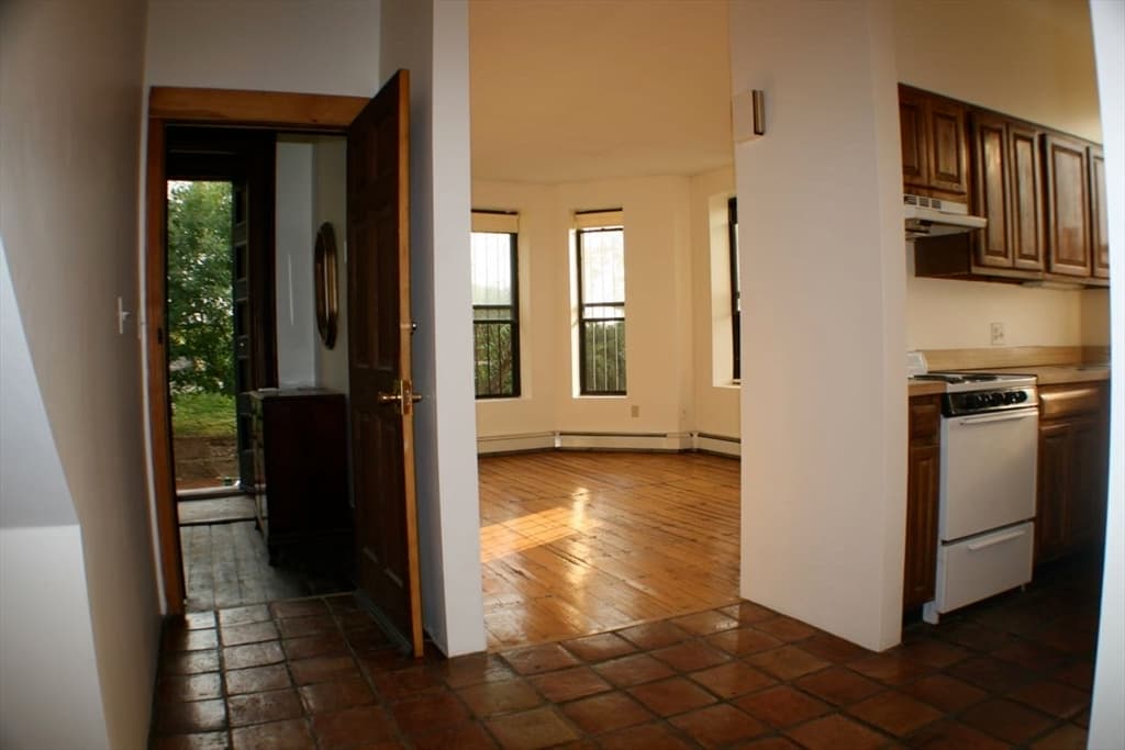 31 Fort Ave #1 photo 2