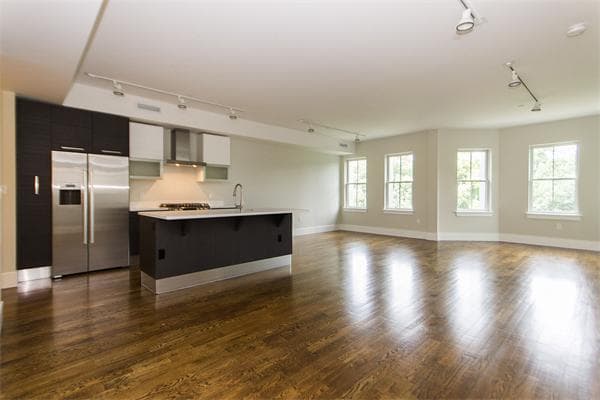 10 St. George Street #401