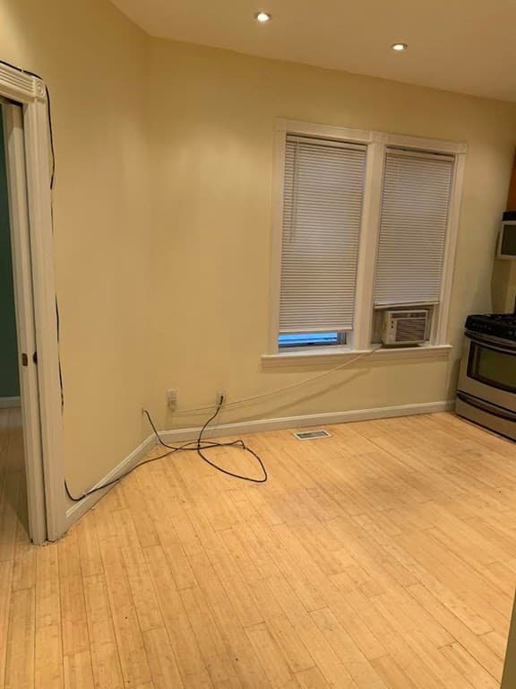 12 Montfern Ave #2L photo 4