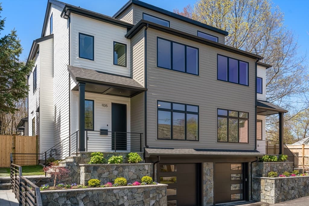935 Walnut Street