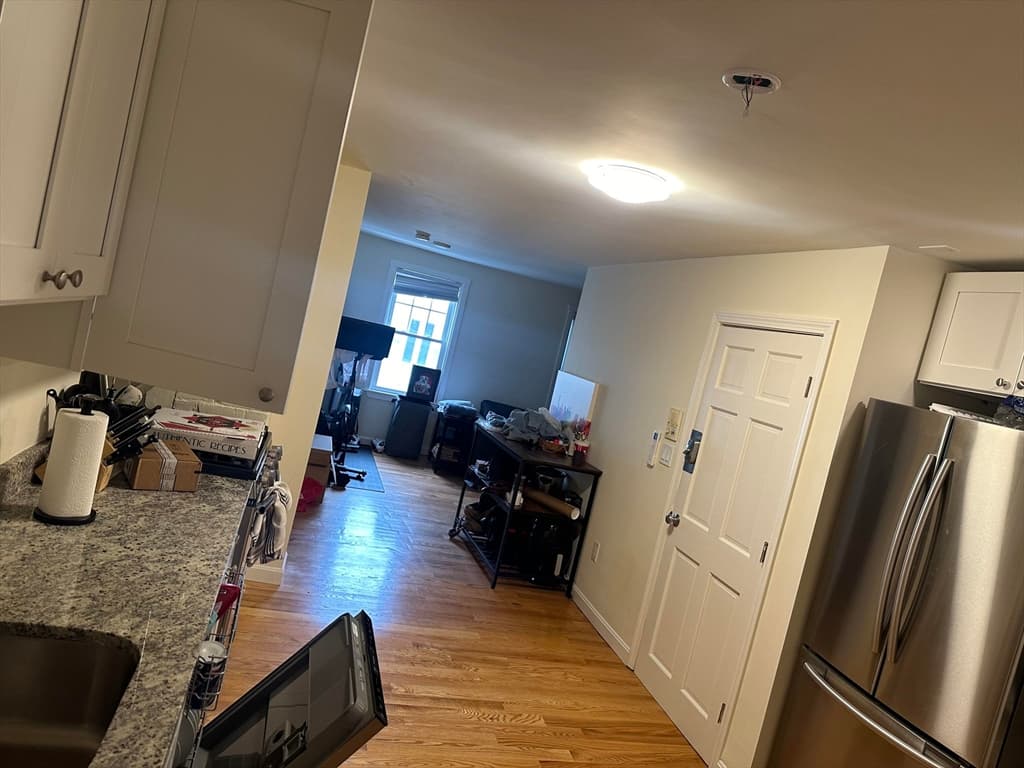 525 E 3rd St #2F photo 2