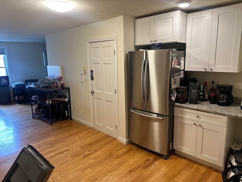 525 E 3rd St #2F photo 3