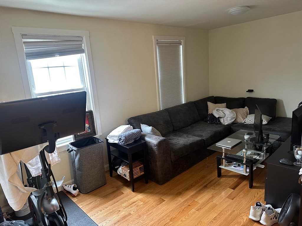 525 E 3rd St #2F photo 5