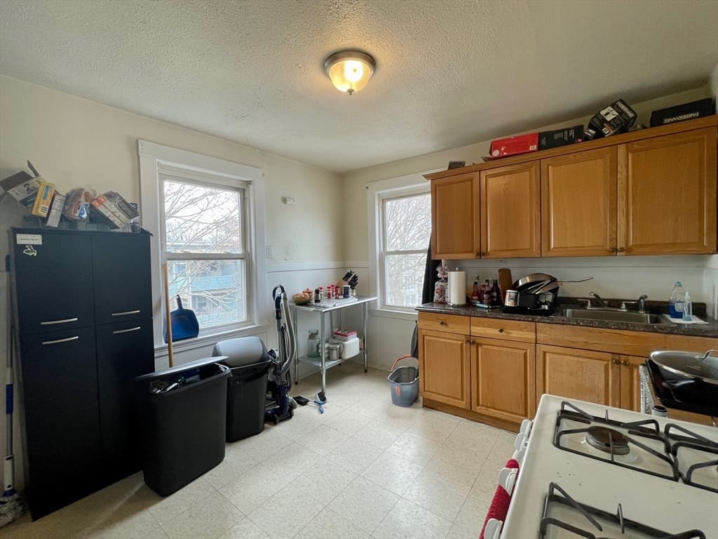 58 Brock St #3
