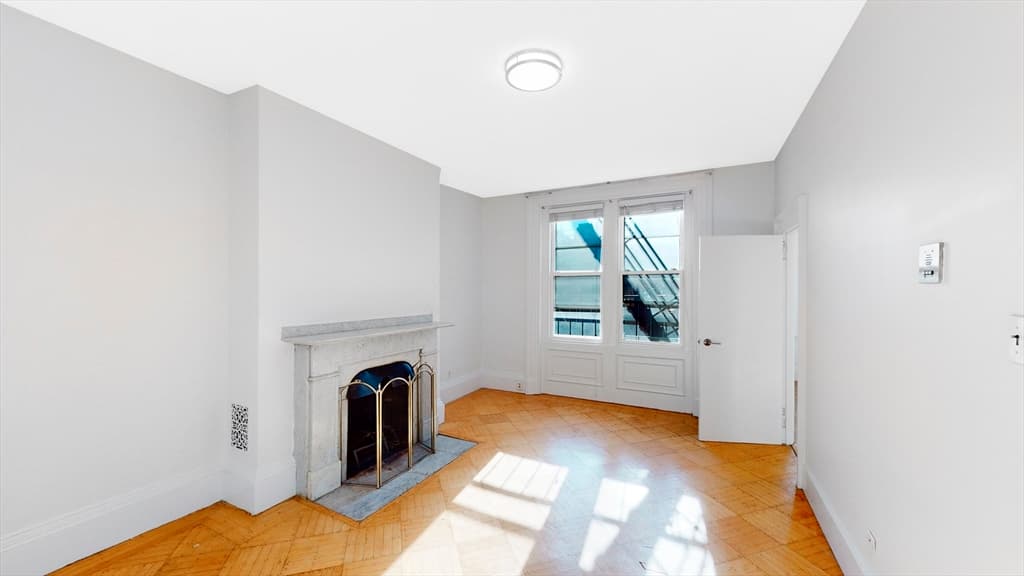 397 Beacon #3R photo 2