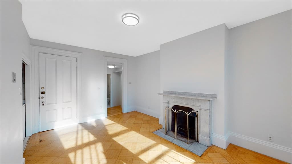 397 Beacon #3R photo 3