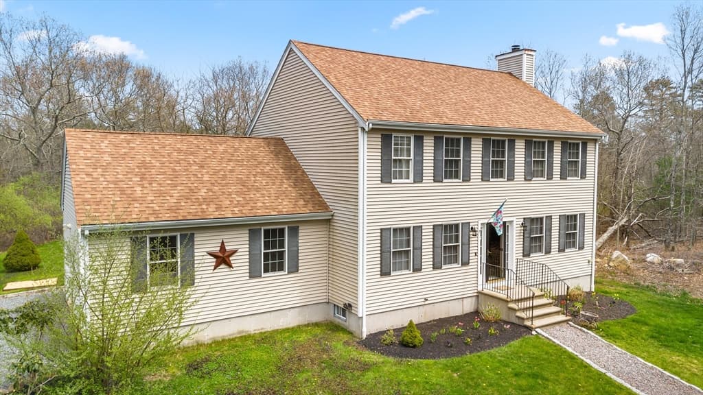 2 Tashas Ln