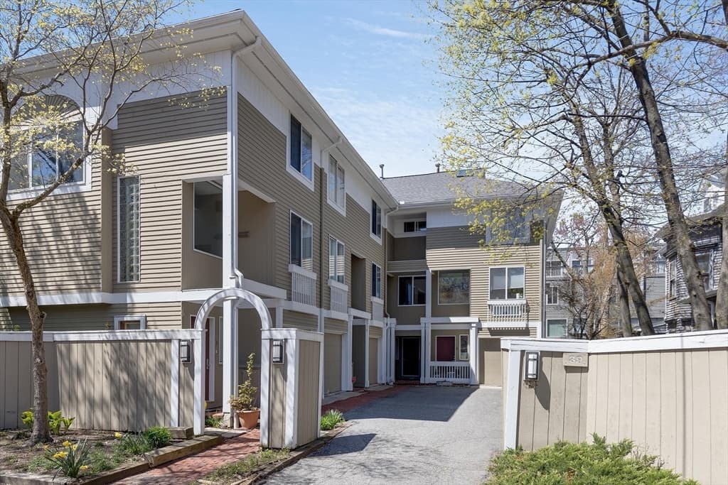 39-41 Dana St #4