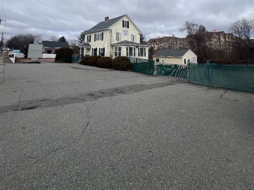 1608 Main St