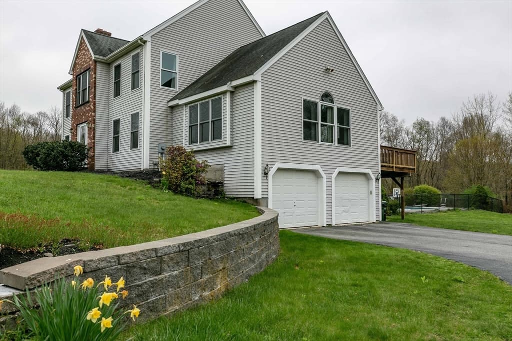 4 Kayla Ln photo 2