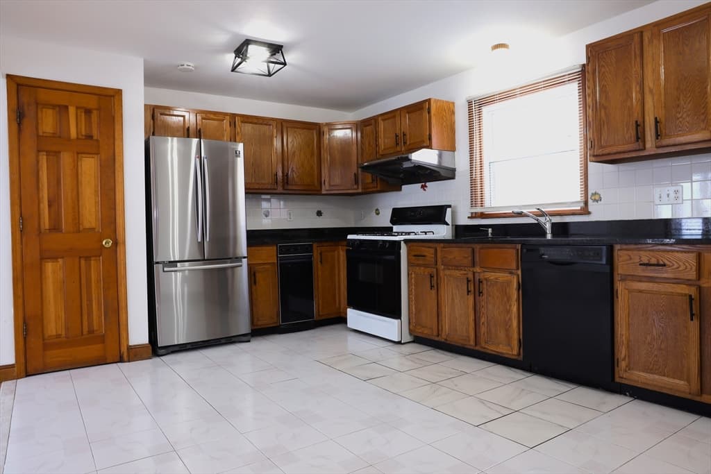 32 Saint Marks Rd #1 photo 5