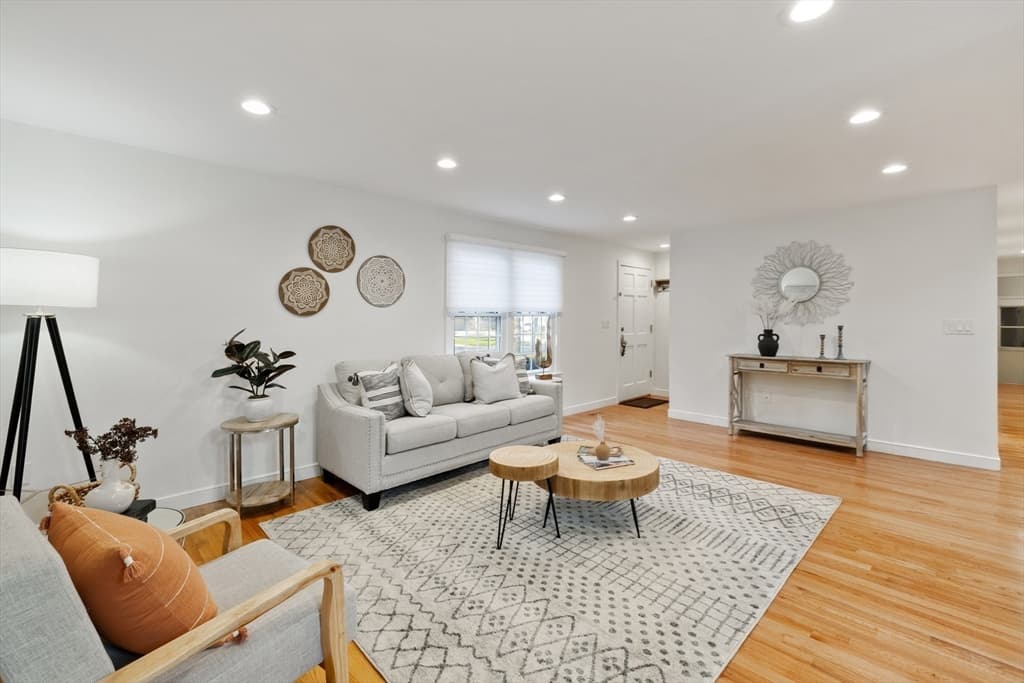 5 Lois Ln #-