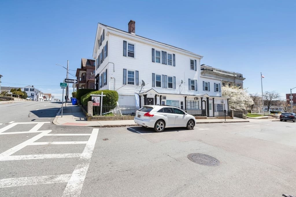 251 Bank Street photo 2