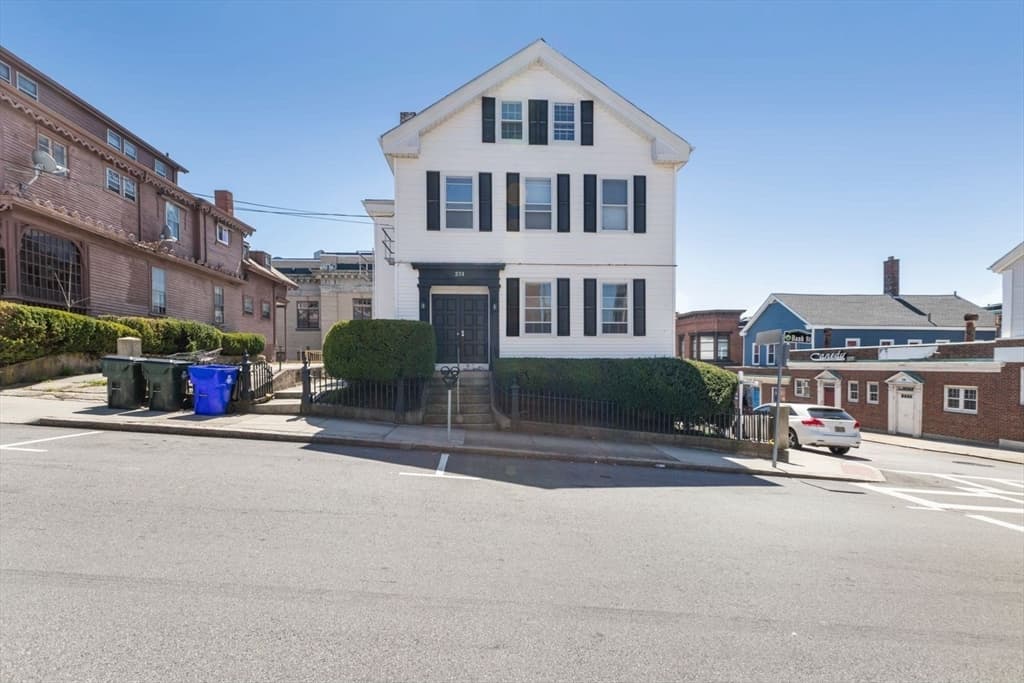 251 Bank Street photo 4