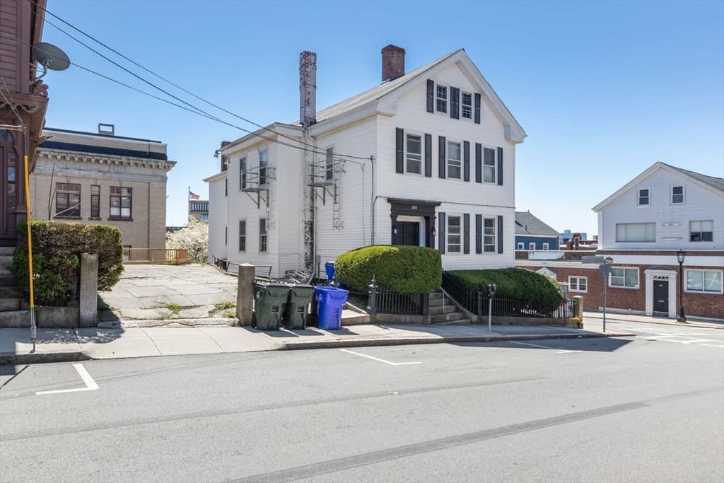 251 Bank Street photo 2