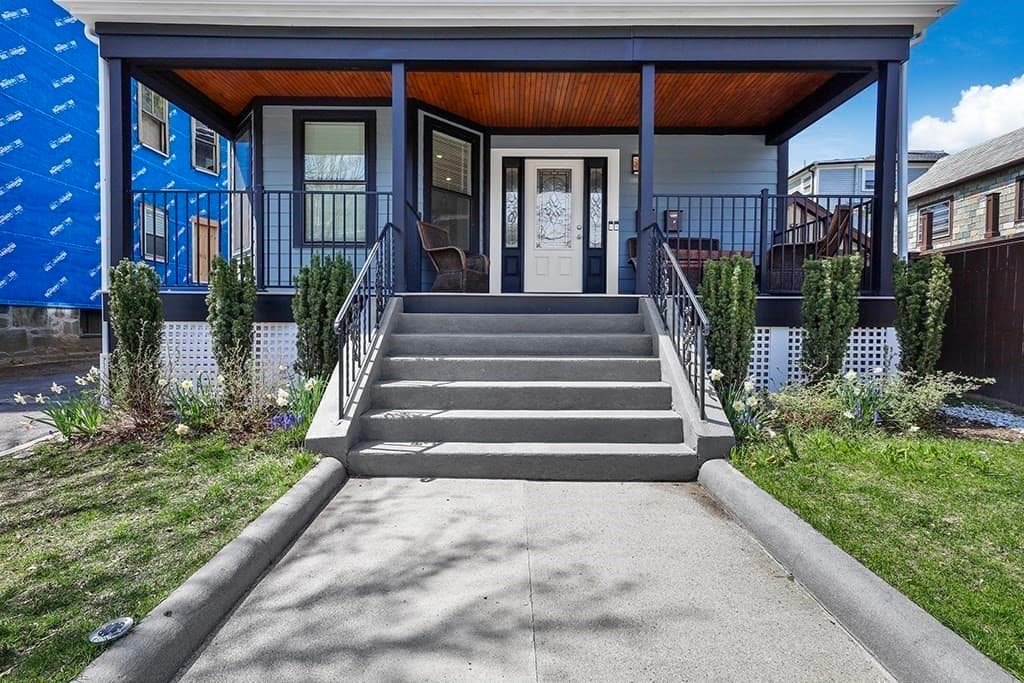 54 Benton #A photo 2