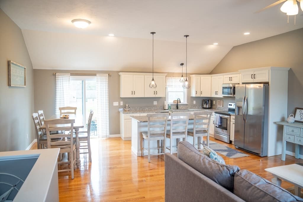 33 Sturbridge Way photo 3
