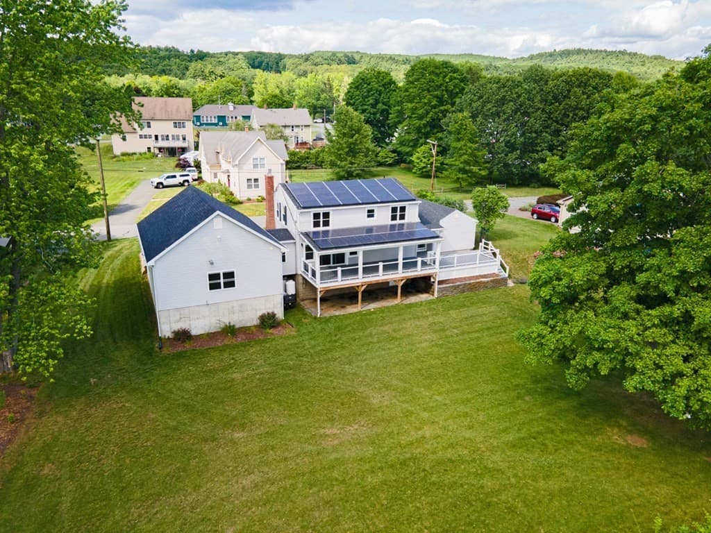 26 Oak Street photo 3