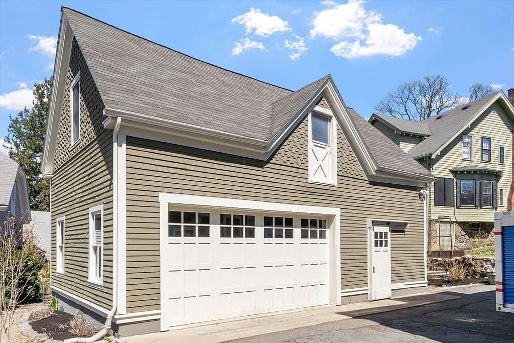 140 Elmwood Rd photo 4