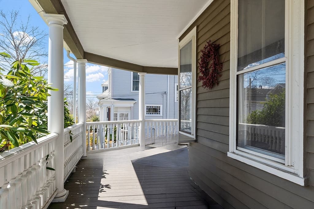 140 Elmwood Rd photo 3